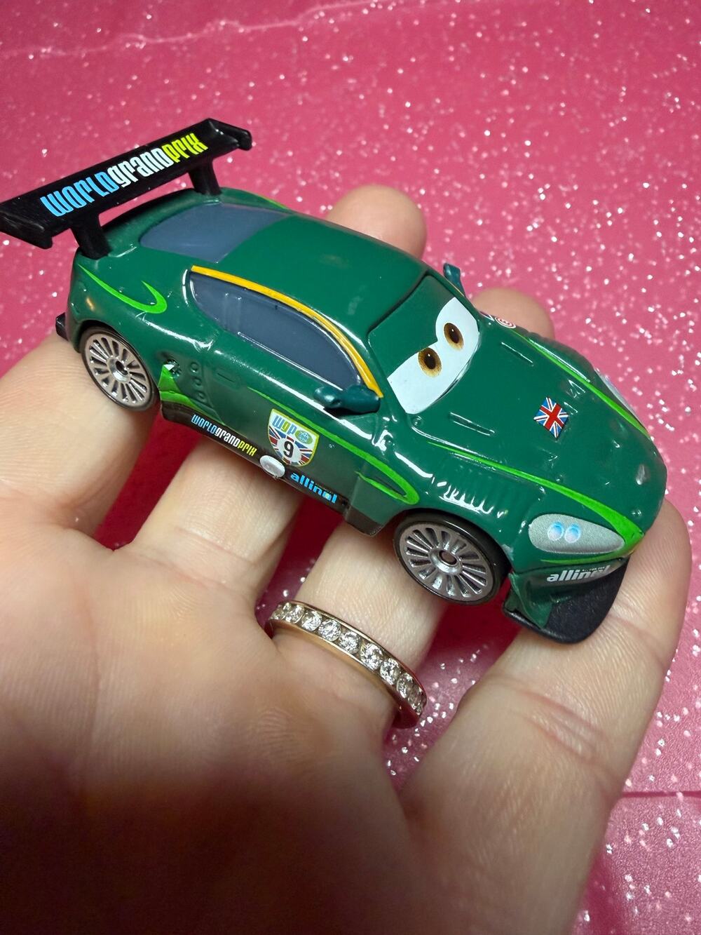 Disney Pixar Cars 2 Nigel Gearsley Diecast